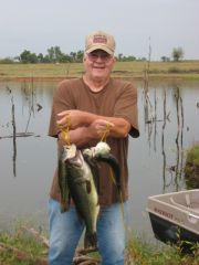 Caught on new break away buzz bait in Oklahoma Oct.23rd,2010All comments welcome.dminkler65