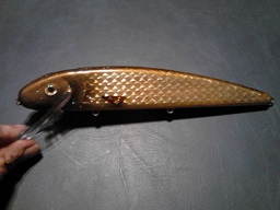 repainted grandma muskie lure 11 inch golden shiner with gold foil