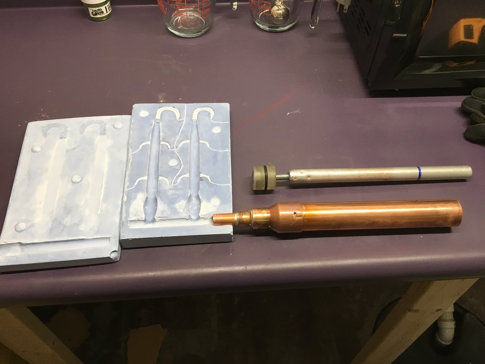 2.0 mold and injector.JPG