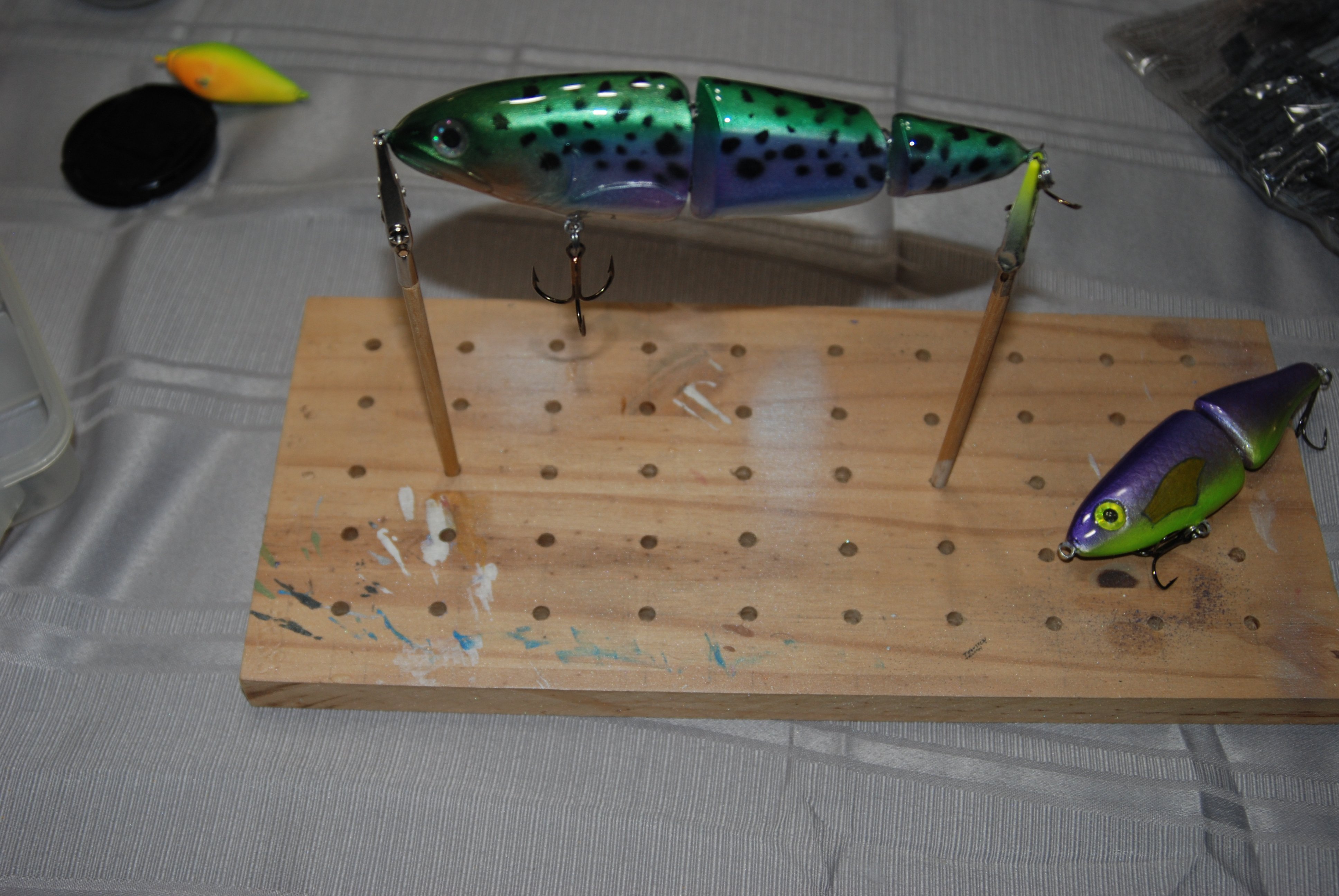Lure holders for painting big baits - Hard Baits