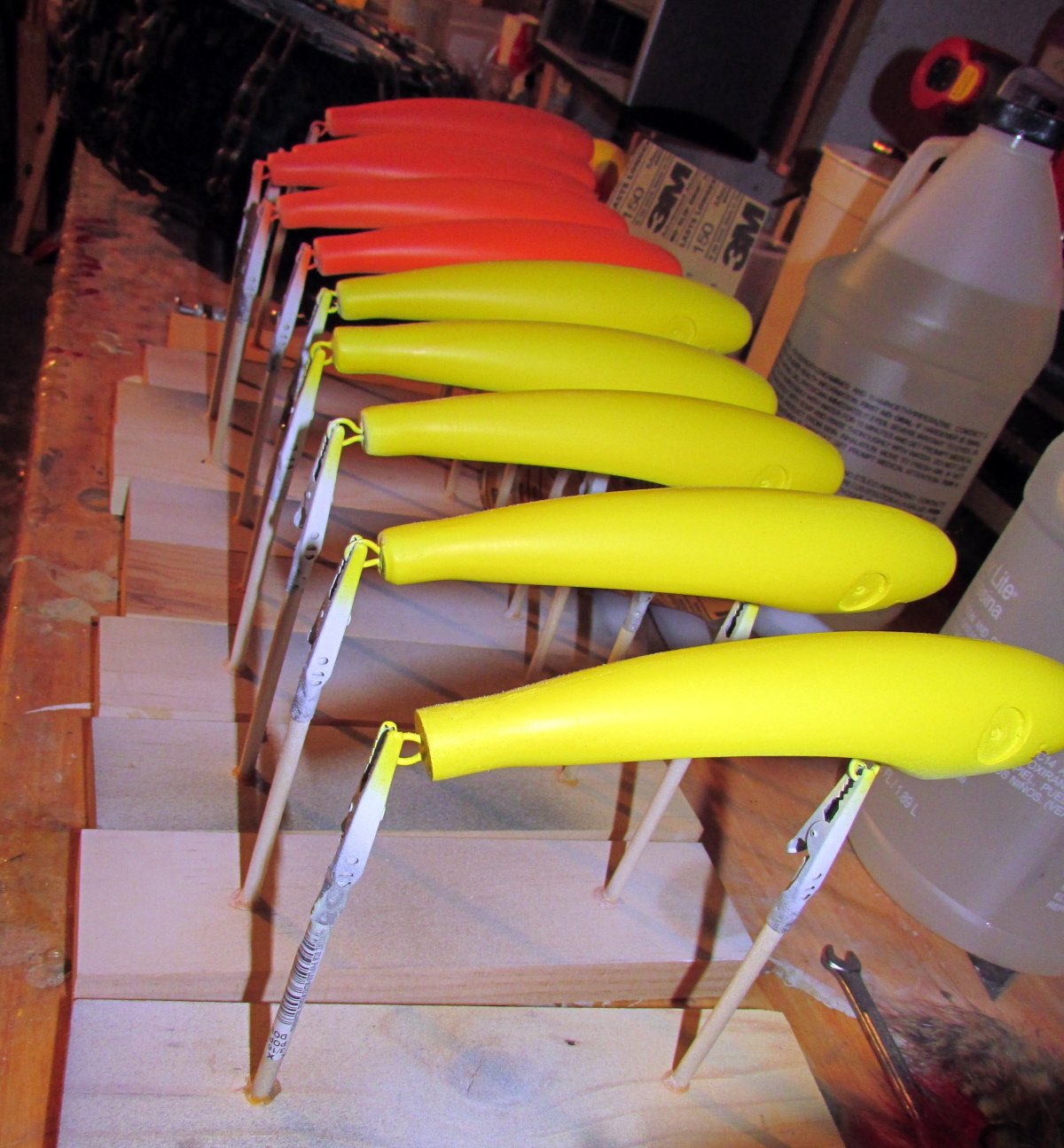 Lure holders for painting big baits - Hard Baits -  -  Tackle Building Forums